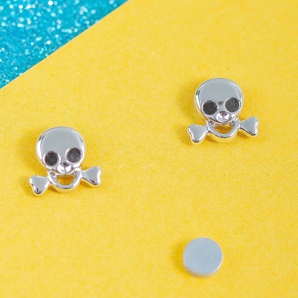 Silver Skull & Cross Bone Magnetic (Non-Pierced) Earrings - Picture 3 of 6